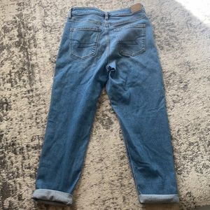 AE MOM JEANS -size 10-